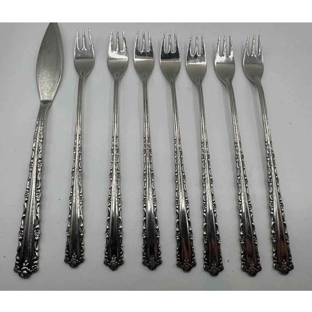 Oneida Cherie Deluxe Stainless 7 Cocktail Forks 1 Master Butter Knife 8pc Set